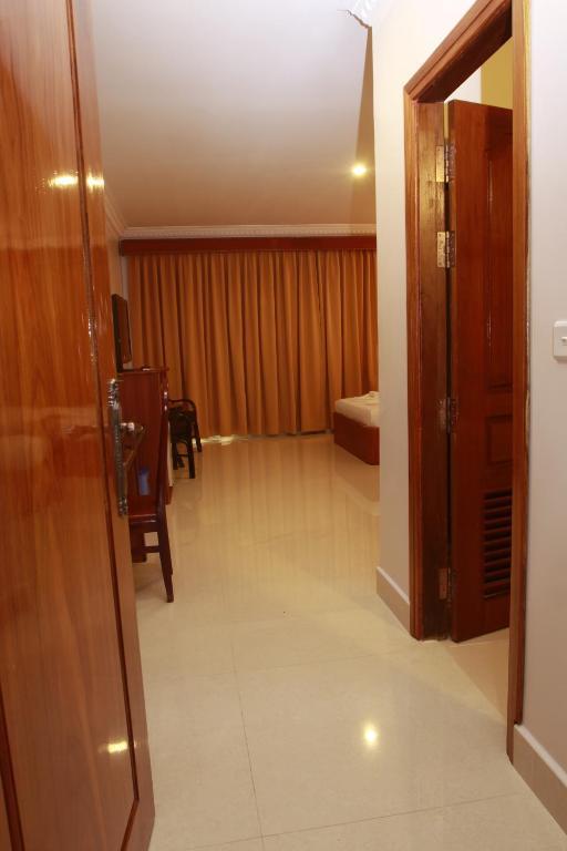White Beach Hotel Sihanoukville Exterior photo
